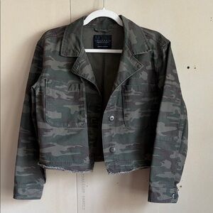 Sanctuary Cropped Olive Camo Utility Jacket